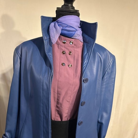 Vintage City Girl Top with Mother of Pearl Buttons - Picture 2 of 11